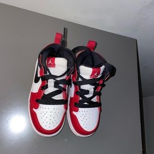 Jordan 1 mid, 9c toddler boys likely worn.. in very good condition.